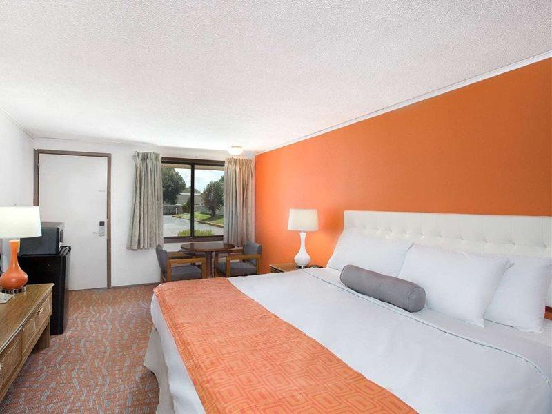 Howard Johnson By Wyndham Wilmington Dış mekan fotoğraf